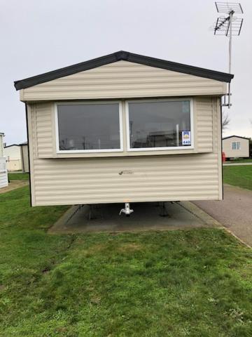 Caledonia Summertime Villa Jaywick Sands Exteriör bild